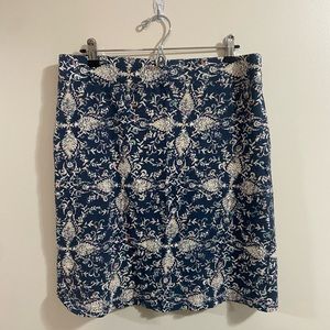 Ladies Eddie Bauer Stretchy Skirt with Elastic Wasteband - Medium
